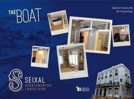 THE BOAT Apartamento Temático: Seixal'da bir otel