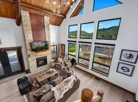 Relax in The Rockies Located on Lake Estes, Jacuzzi and Indoor Outdoor Fireplace