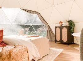 Romantische glamping dome Koksijde - Duiniek, hotel amb jacuzzi a Koksijde