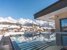 die HOCHKÖNIGIN - Mountain Resort, hótel í Maria Alm am Steinernen Meer