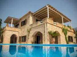 Magnificent, Authentic Private Villa and the Guest house