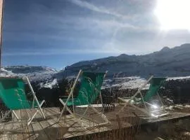 MAGNIFIQUE APPARTEMENT AVEC TERRASSE et VUE IMPRENABLE SUR LE CIRQUE DE FLAINE, 2 chambres et coin montagne, 6 personnes