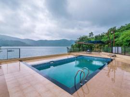 SaffronStays Riverdale, Mulshi - Lakefront villa with pool and mountain view, хотел в Пюн