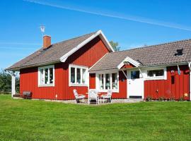 5 person holiday home in F RJESTADEN, hotel sa Färjestaden