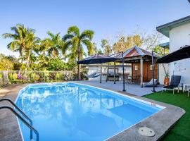 Bush Village Holiday Cabins, hotell sihtkohas Airlie Beach