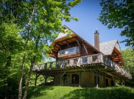 Tremblant Mountain Chalets: Lac-Superieur şehrinde bir otel