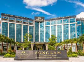 Songlam Waterfront Hotel - 藍江酒店, hotell i Hà Tĩnh