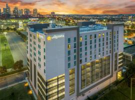 La Quinta Inn & Suites by Wyndham Nashville Downtown Stadium, hotel en Nashville