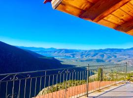 delphi aiolos center hotel panoramic view&yoga harmony hotel&rooms, hotelli kohteessa Delfoi