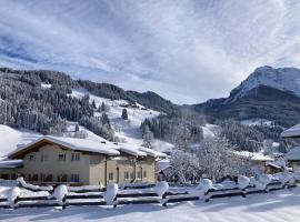 Familienhotel Botenwirt, hotelli kohteessa Kleinarl