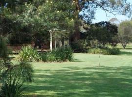 Cabins at Lovedale Wedding Chapel ที่พักให้เช่าในเลิฟเดล