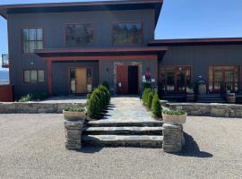 Wesbert Winery & Guest Suites, hotel v mestu Penticton