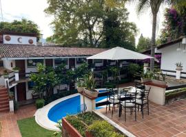 Casa Dalinda: Valle de Bravo'da bir havuzlu otel