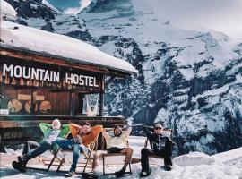 Mountain Hostel Gimmelwald, hotel u gradu Gimmelwald