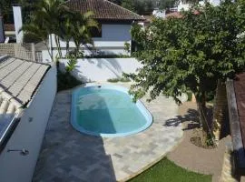 Casa grande com piscina e churrasqueira