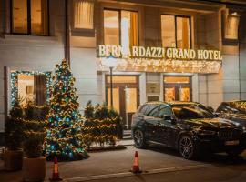 Bernardazzi Grand Hotel, hotel Kisjenőben