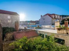 Deluxe Rooms with a terrace view at Old City Gate