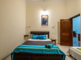 The cerulean room,1br in a cosy homestay, ξενοδοχείο σε Virajpet