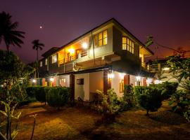 Nature's Hideout,3bhk surrounded by greenery, ξενοδοχείο σε Virajpet