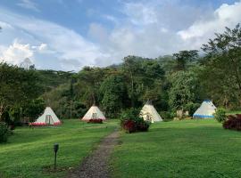 Refugio Del Bosque Glamping, спа-отель в городе Ла-Меса