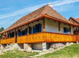 Siklód. Botond Panoráma Kulcsosház (6 fő) Botond Panoramic Chalet, chalet i Şiclod