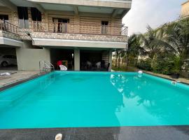 Neville's Villa - Pet friendly with Pool – hotel w mieście Alibag