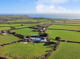 Arrowan Common Farm Cottages, villa í Coverack