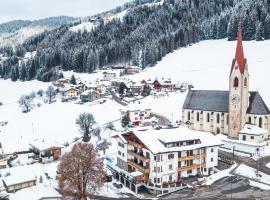 Hotel Kirchenwirt, hotel di Dobbiaco