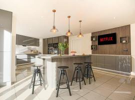 Luxury 5 Bedroom House Bicester Village Central Location, hotel u gradu 'Bicester'