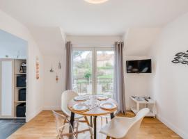 Apartment in a residence by the sea – hotel w mieście Port-en-Bessin-Huppain