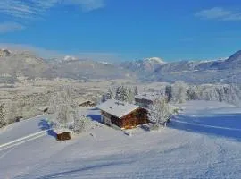 Flat directly on the ski slope with valley view