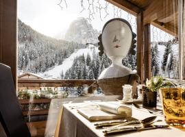 ArtHotel Anterleghes - Gardenahotels: Selva di Val Gardena'da bir otel