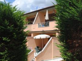 Residence Dolores, hotel u gradu Marina di Kampo