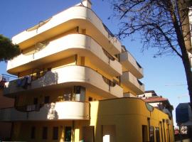 Residence Mediterraneo - Agenzia Cocal, hotel u Caorleu