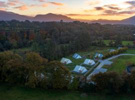 Killarney Glamping at the Grove, Suites and Lodges, hótel í Killarney