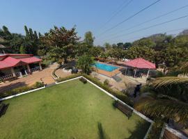 Karjat retreat 4bhk pvt farmhouse, hotel din Karjat