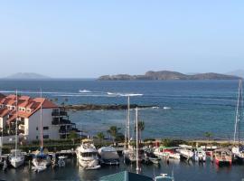 Sapphire Beach Villa Ocean and Marina View, hotelli kohteessa Nazareth