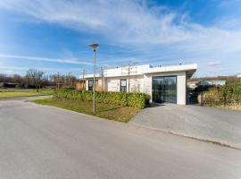 Modern Holiday Home in Zeewolde with Sauna, hotel v destinácii Zeewolde