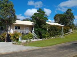 Tinaroo Sunset Retreat, hotel em Barrine