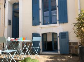 Maison de pêcheur située dans une impasse privée à 300 m de la mer, hotel u gradu 'Les Sables-dʼOlonne'