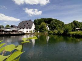 Malteser Komturei Hotel / Restaurant, hotelli kohteessa Bergisch Gladbach