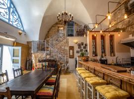 Arabesque Arts & Residency, hotel em Acre