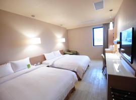 Kindness Hotel - Tainan Chihkan Tower, hotel u gradu Tainan