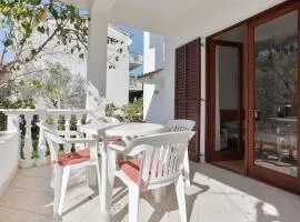 1 Bedroom Gorgeous Apartment In Petrcane