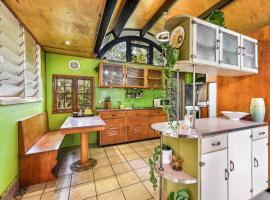 Cottonwood Cottage - Couples 'pet friendly' retro escape, hotel v destinaci Mudjimba