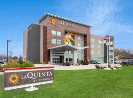 Viesnīca ar autostāvvietu La Quinta Inn & Suites by Wyndham Shorewood pilsētā Shorewood