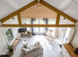 Chalet met loft - vakantiepark de Schreiershoek, hótel í Dokkum