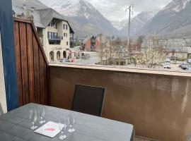 Appt hyper-centre Loudenvielle 4pers Terrasse Sud vue montagne, hotell i Loudenvielle