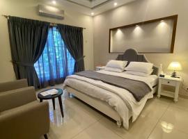 Luxury Guest House in Bahria Town: Rawalpindi şehrinde bir otel