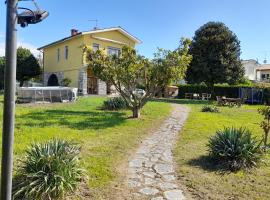 Villa La Magnolia - Private Beach Access, Garden, Views, hotell i Lazise